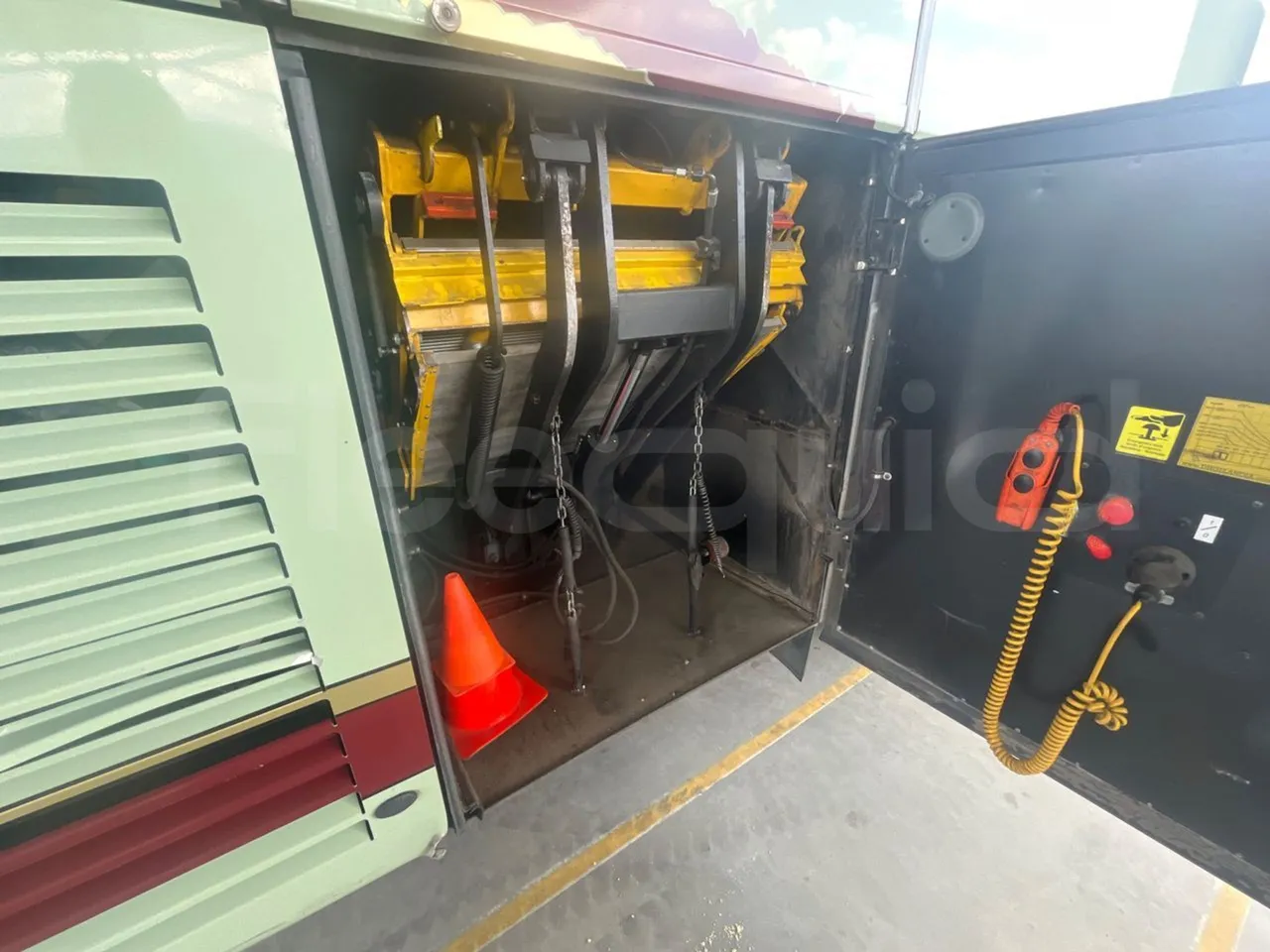 Van Hool Acron TX15 - EUR5 - 300kW - 12.2m - platform open photo
