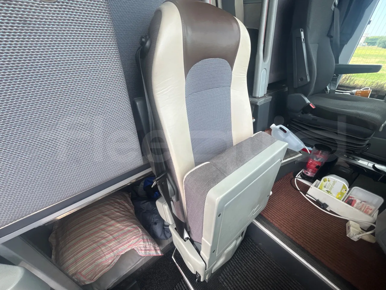 Van Hool Acron TX15 - EUR5 - 300kW - 12.2m - hostess seat photo