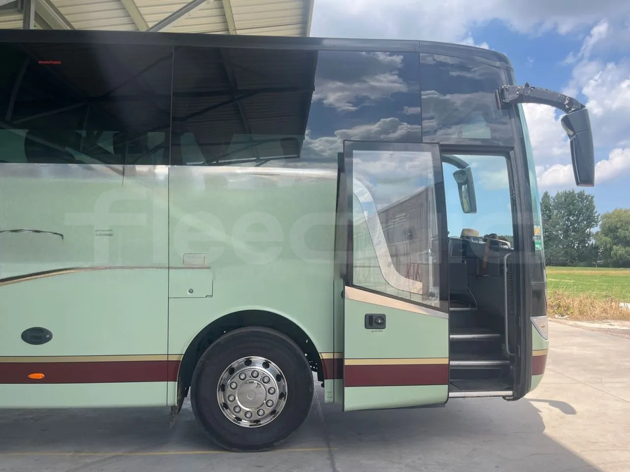 Van Hool Acron TX15 - EUR5 - 300kW - 12.2m - right side doors open