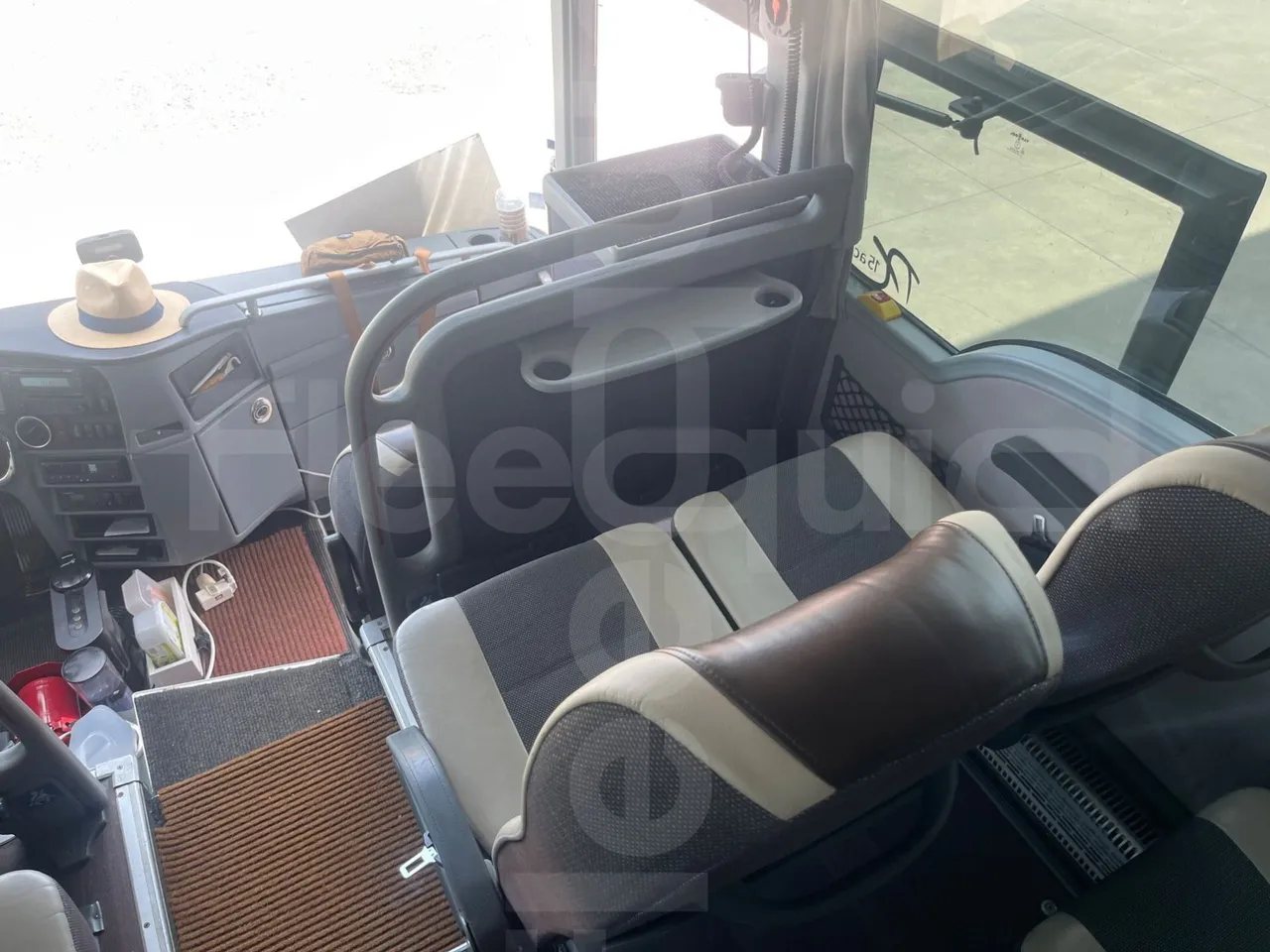 Van Hool Acron TX15 - EUR5 - 300kW - 12.2m - table detail photo