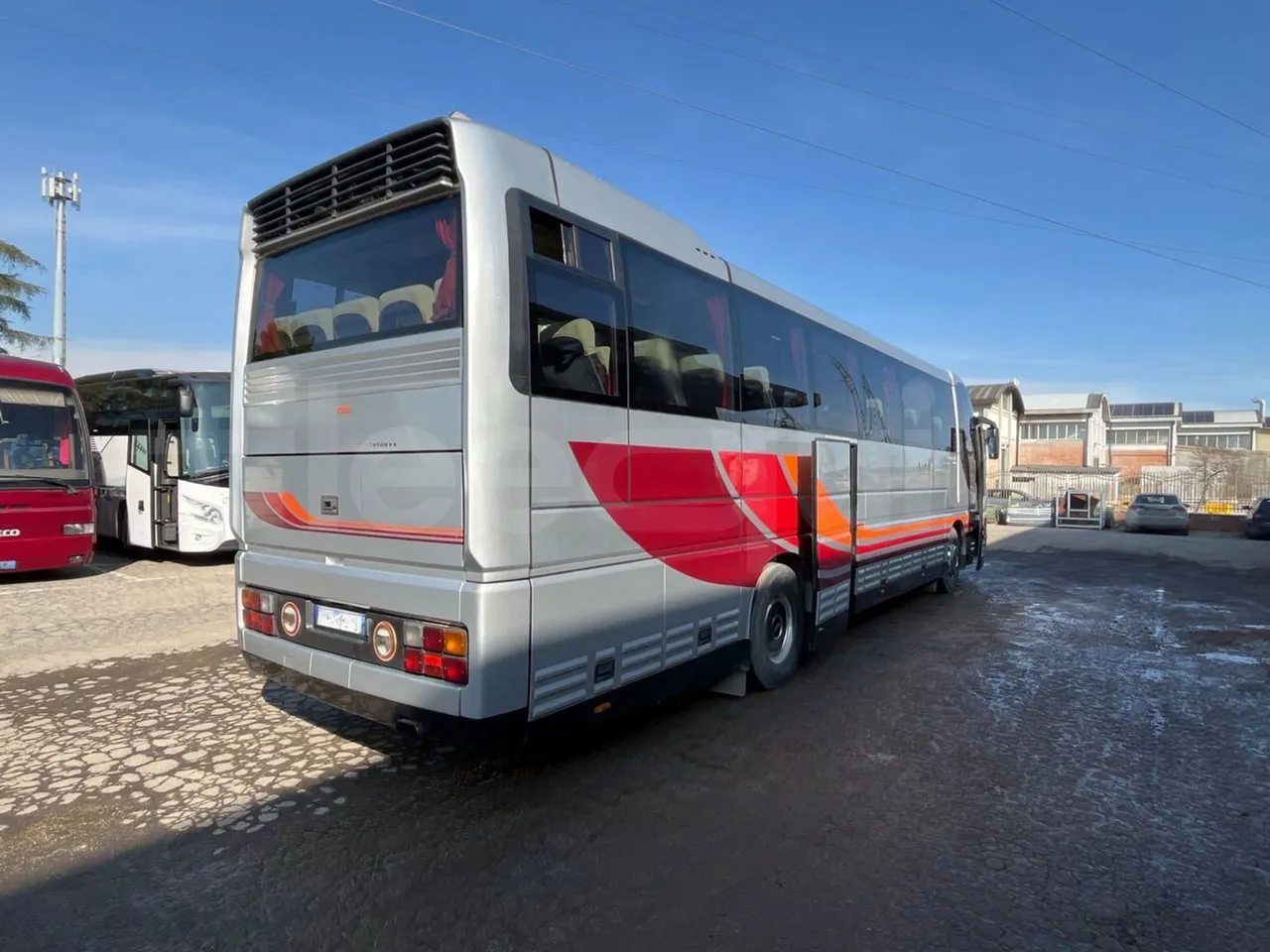 Iveco 380 12.38  - Euro2 - 276kW - 12mt - 3/4 right rear doors open