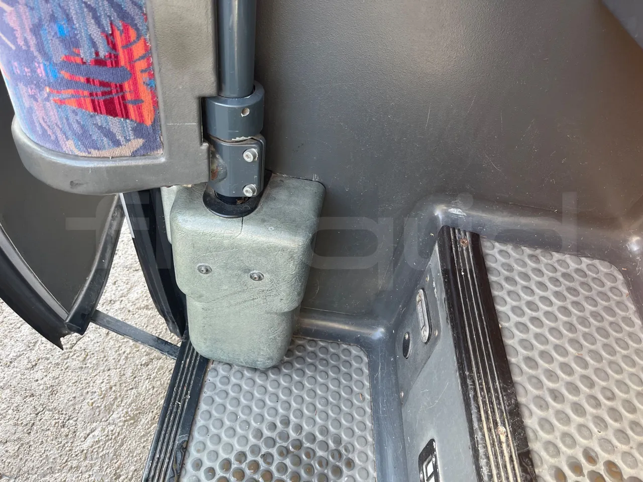 Iveco 380 12.38  - Euro2 - 276kW - 12mt - door mechanism photo