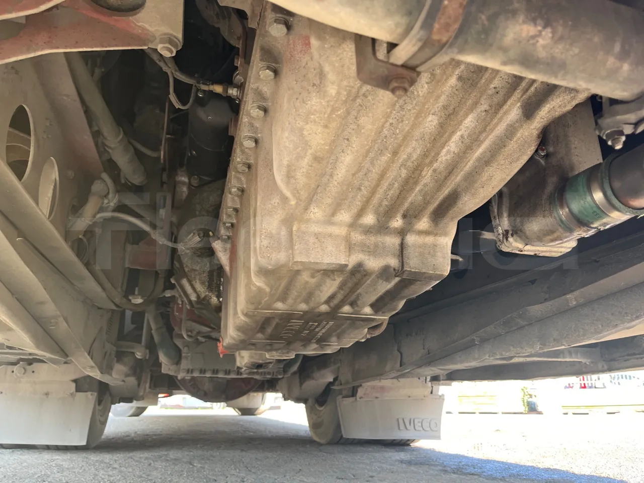 Iveco 380 12.38  - Euro2 - 276kW - 12mt - engine without protection