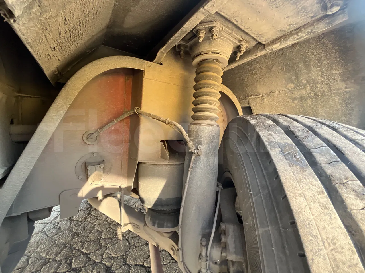 Iveco 380 12.38  - Euro2 - 276kW - 12mt - front air springs left