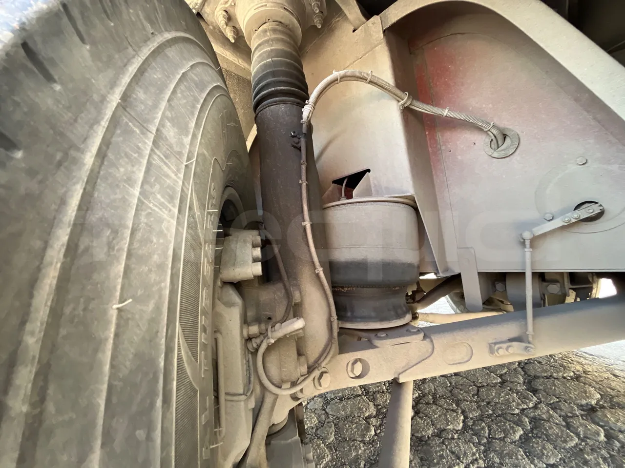 Iveco 380 12.38  - Euro2 - 276kW - 12mt - front air springs right