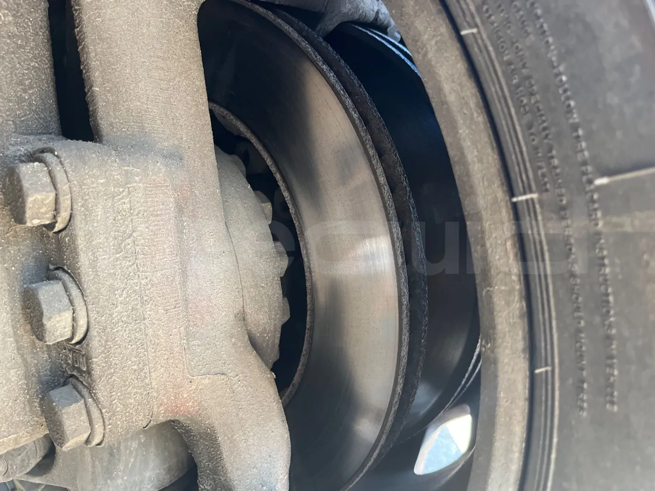 Iveco 380 12.38  - Euro2 - 276kW - 12mt - front discs right