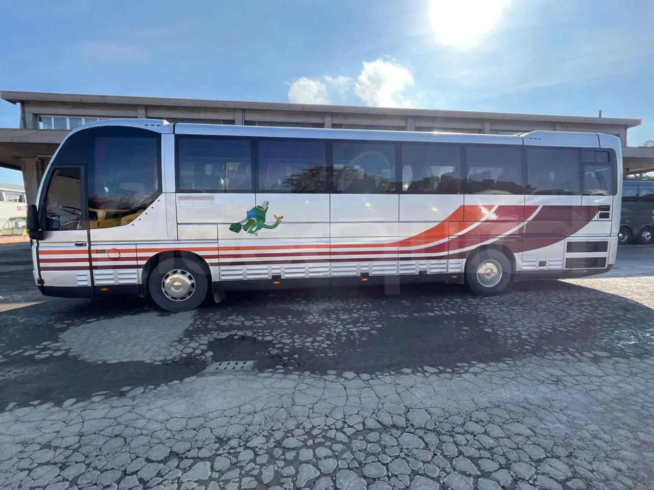 Iveco 380 12.38  - Euro2 - 276kW - 12mt - left side photo