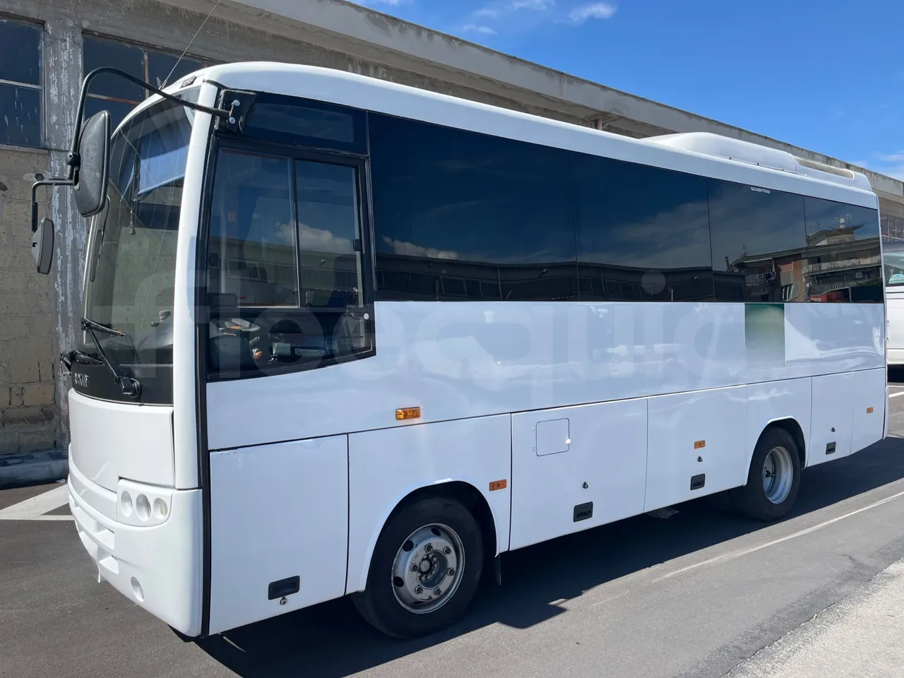 Otokar Navigo 160 S - Euro4 - 112kW - 7.100mt - 3/4 front left