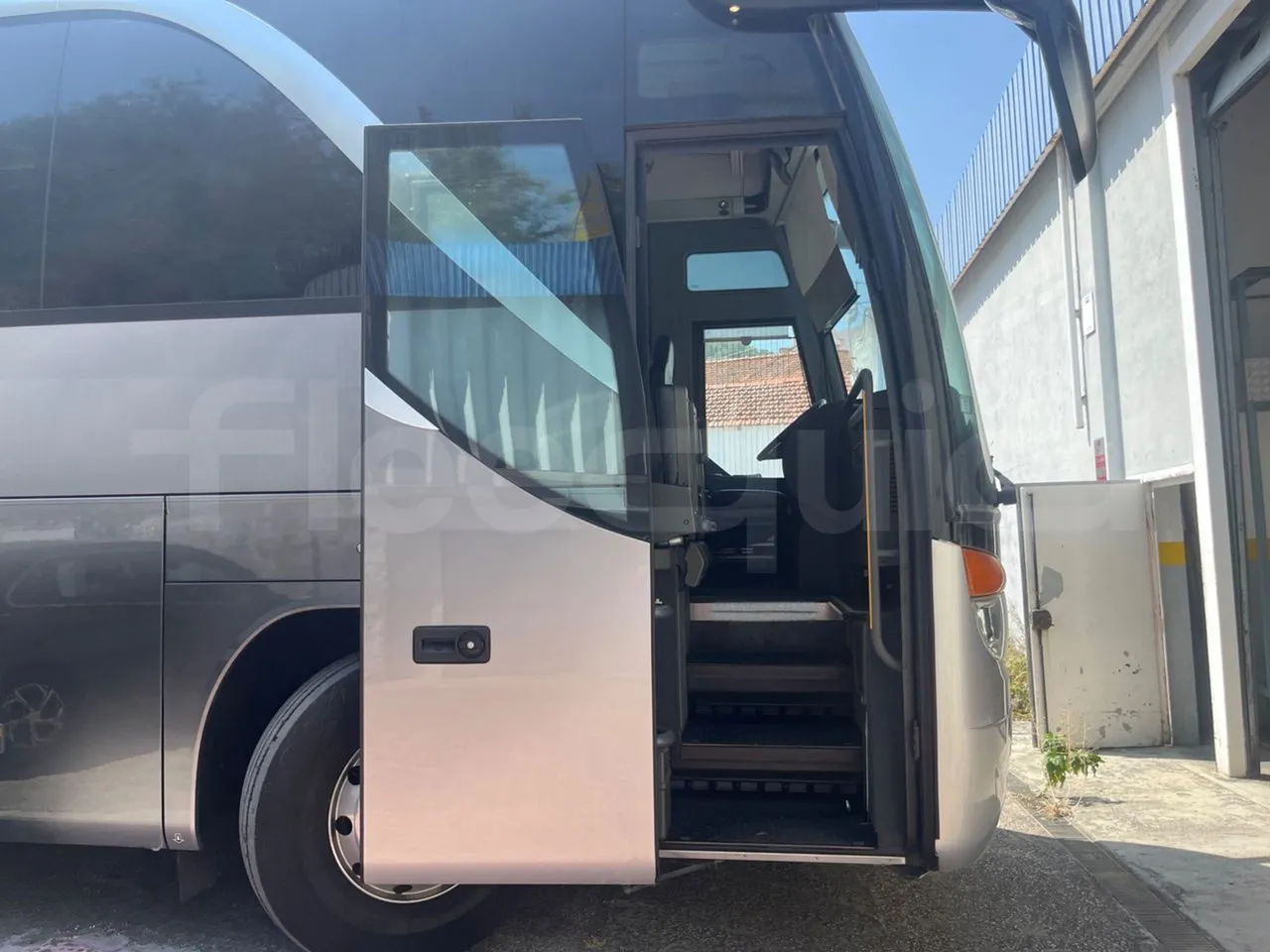 Setra S411 HD - front door 3 open (mandatory for bus to scrap)