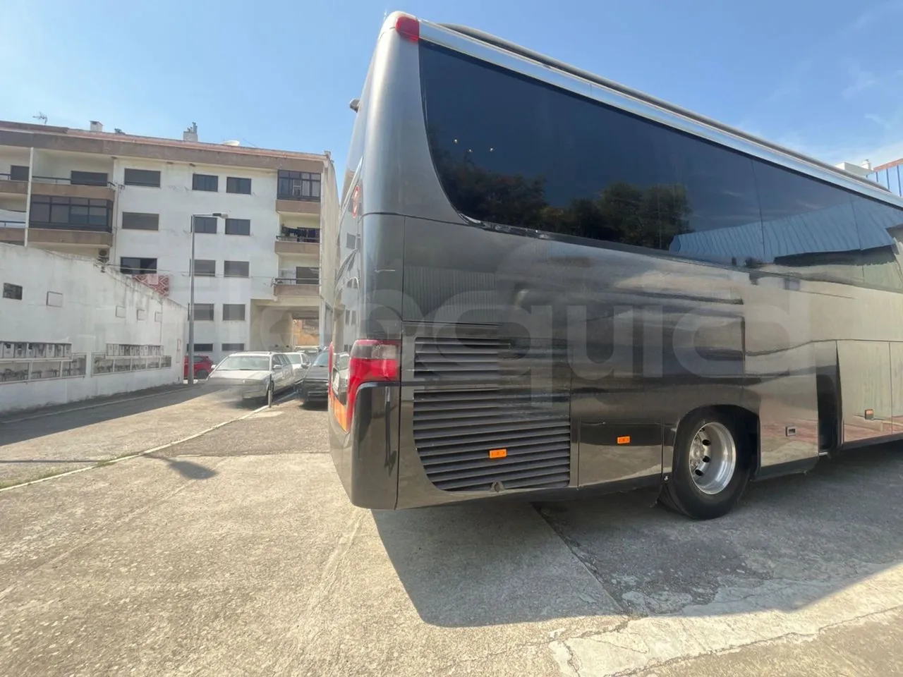 Setra S411 HD - 3/4 right rear doors open