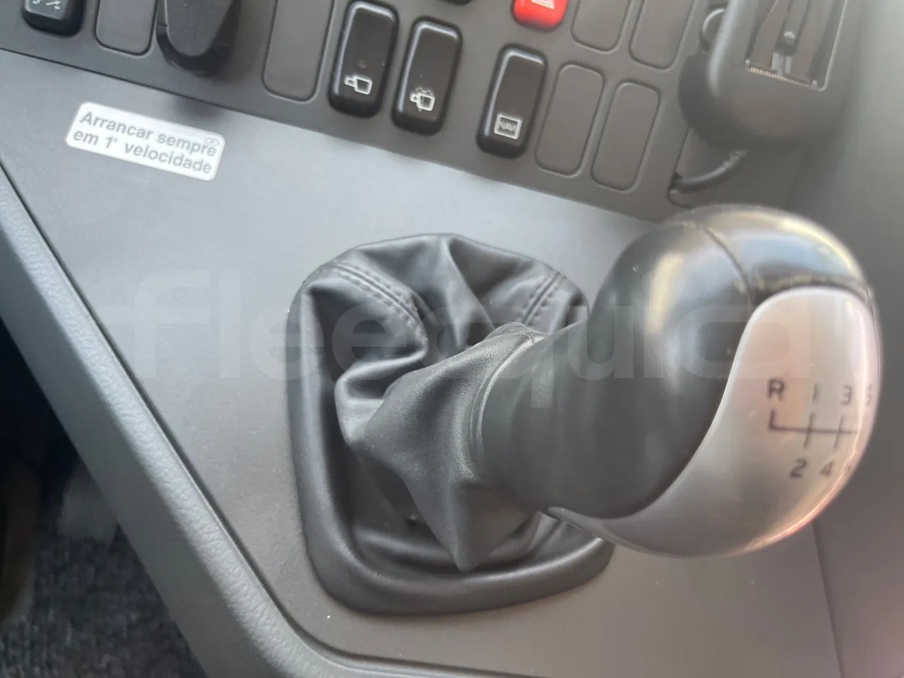 Setra S411 HD - usb charging detail