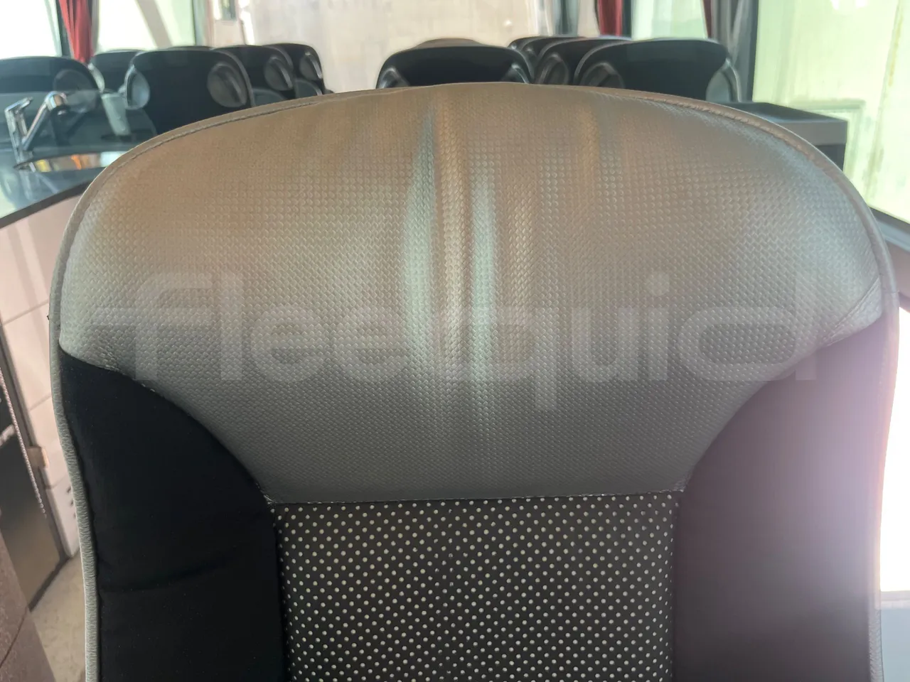 Setra S411 HD - folding seat photo