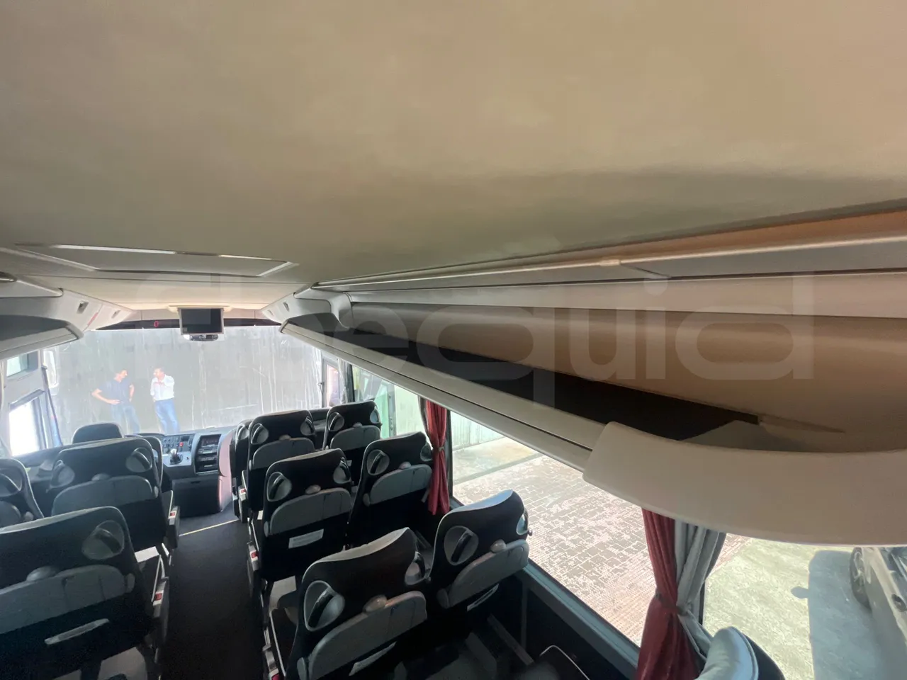 Setra S411 HD - floor hatches photo