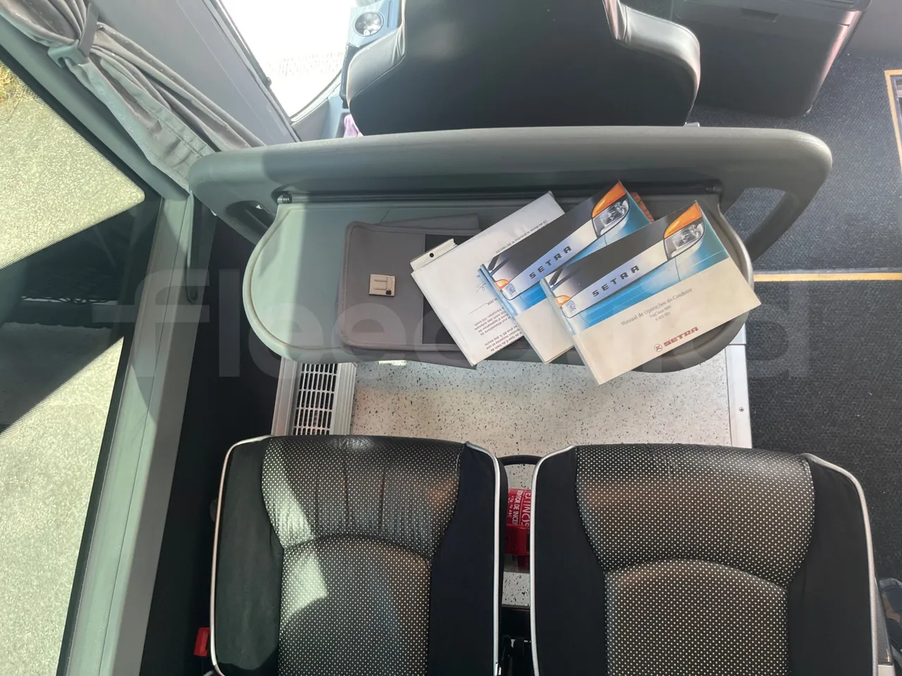 Setra S411 HD - roof hatch 2