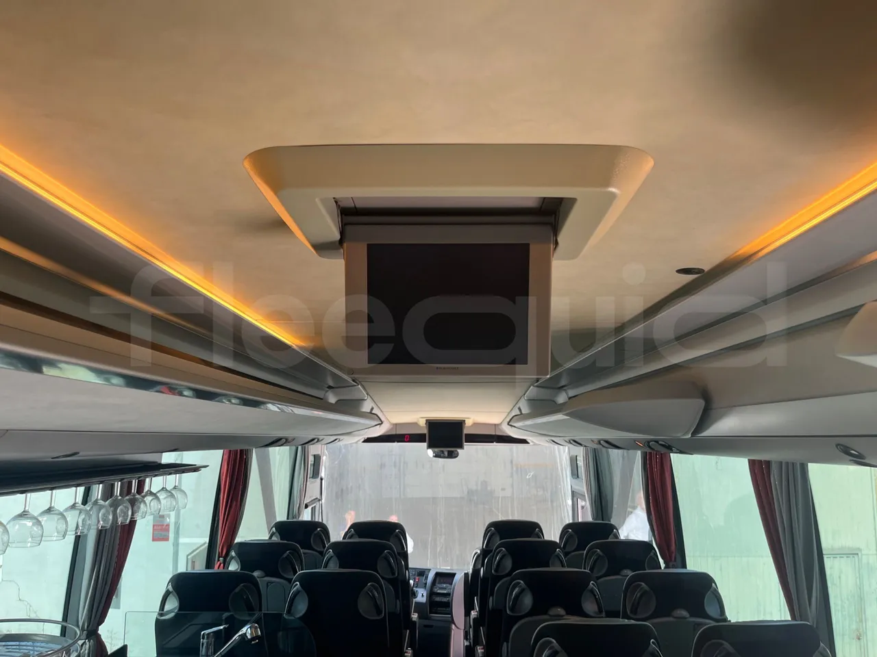 Setra S411 HD - forward view middle aisle