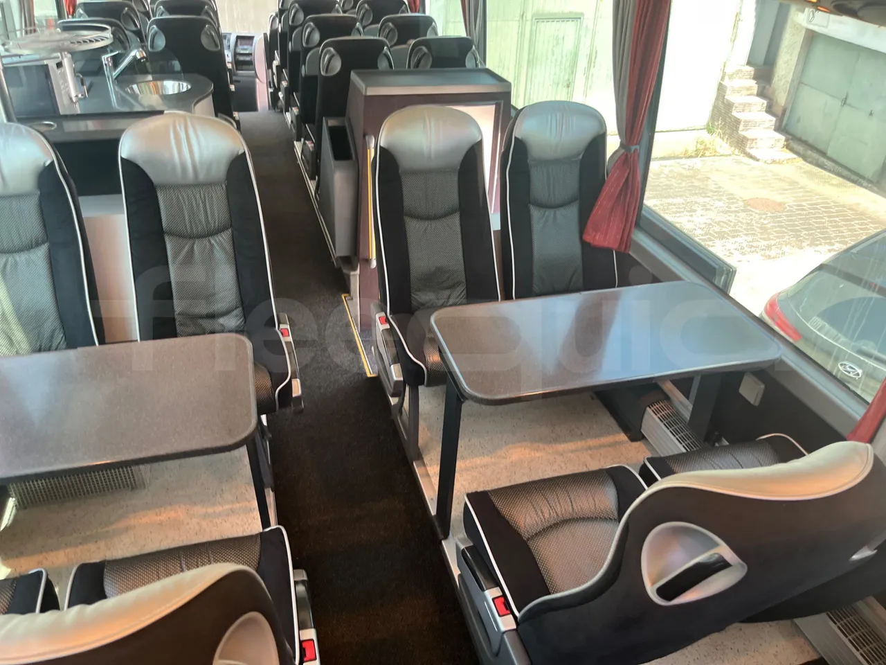 Setra S411 HD - reverse view middle aisle