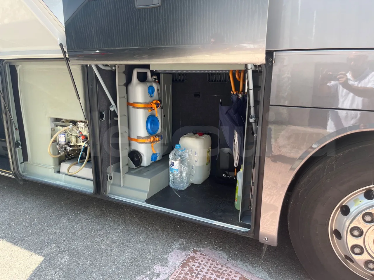Setra S411 HD - platform open photo