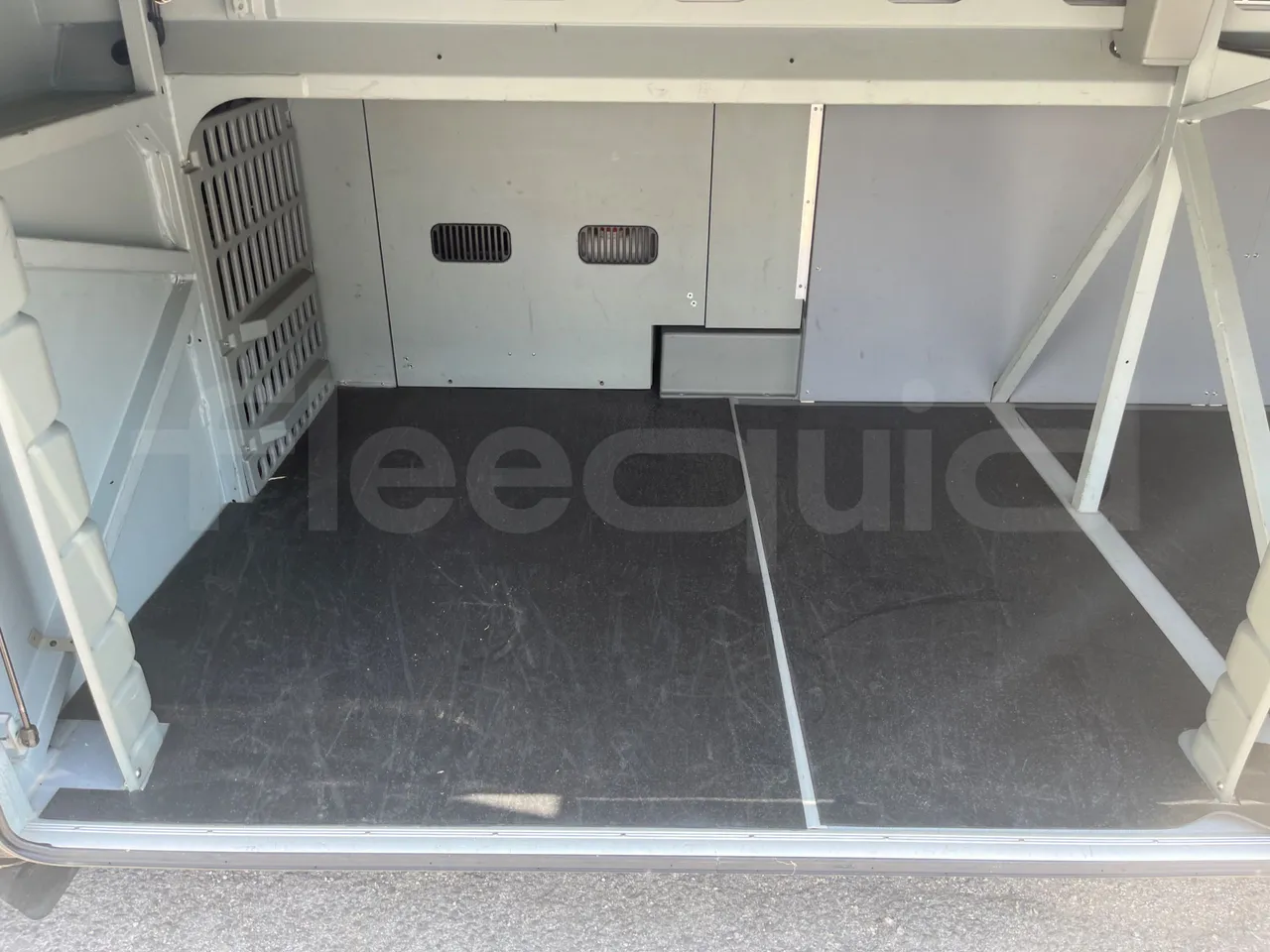 Setra S411 HD - left side photo