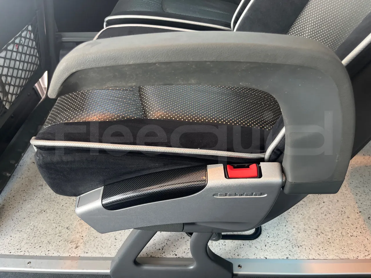 Setra S411 HD - table detail photo