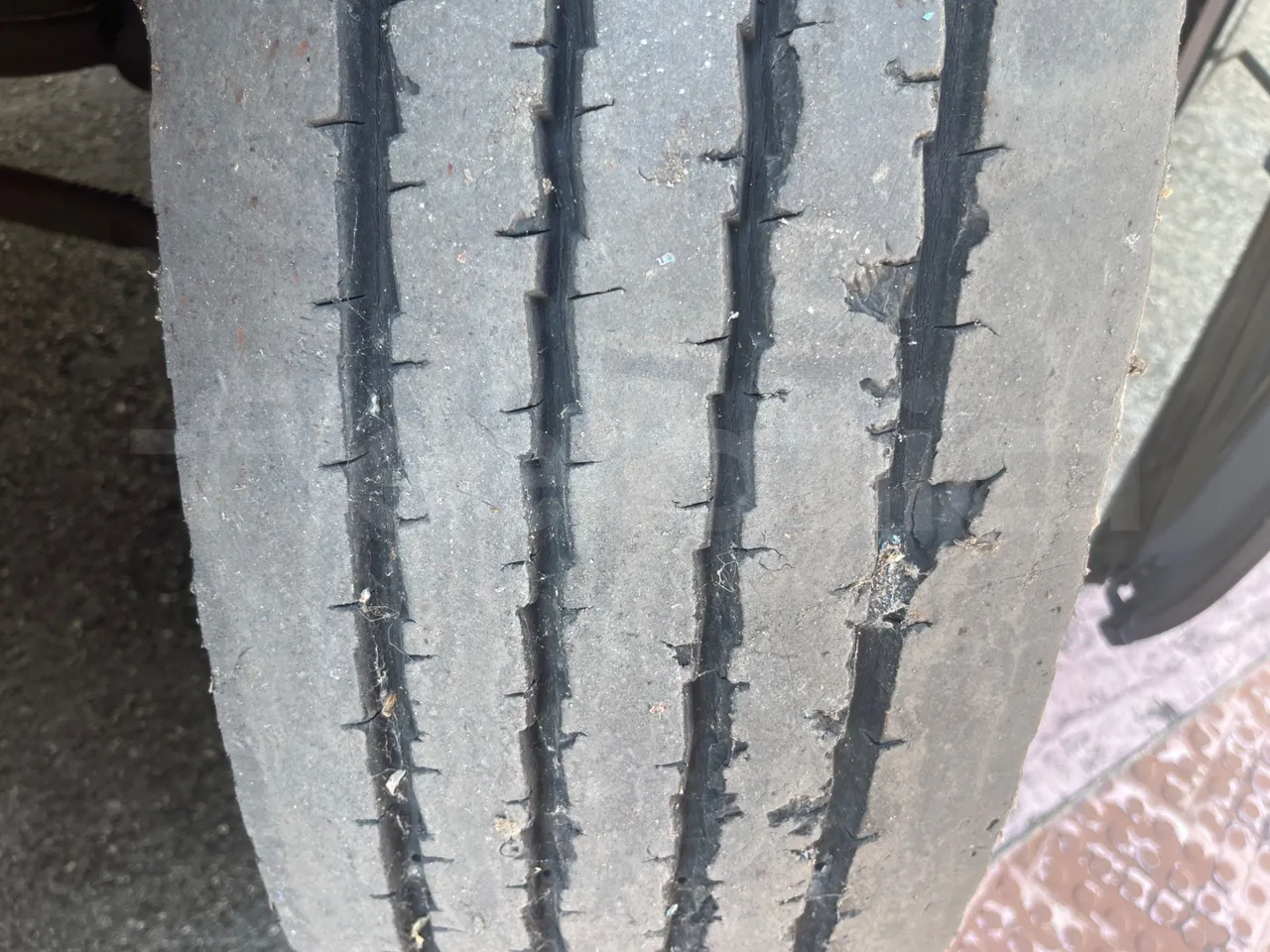 Setra S411 HD - rear left tire photo