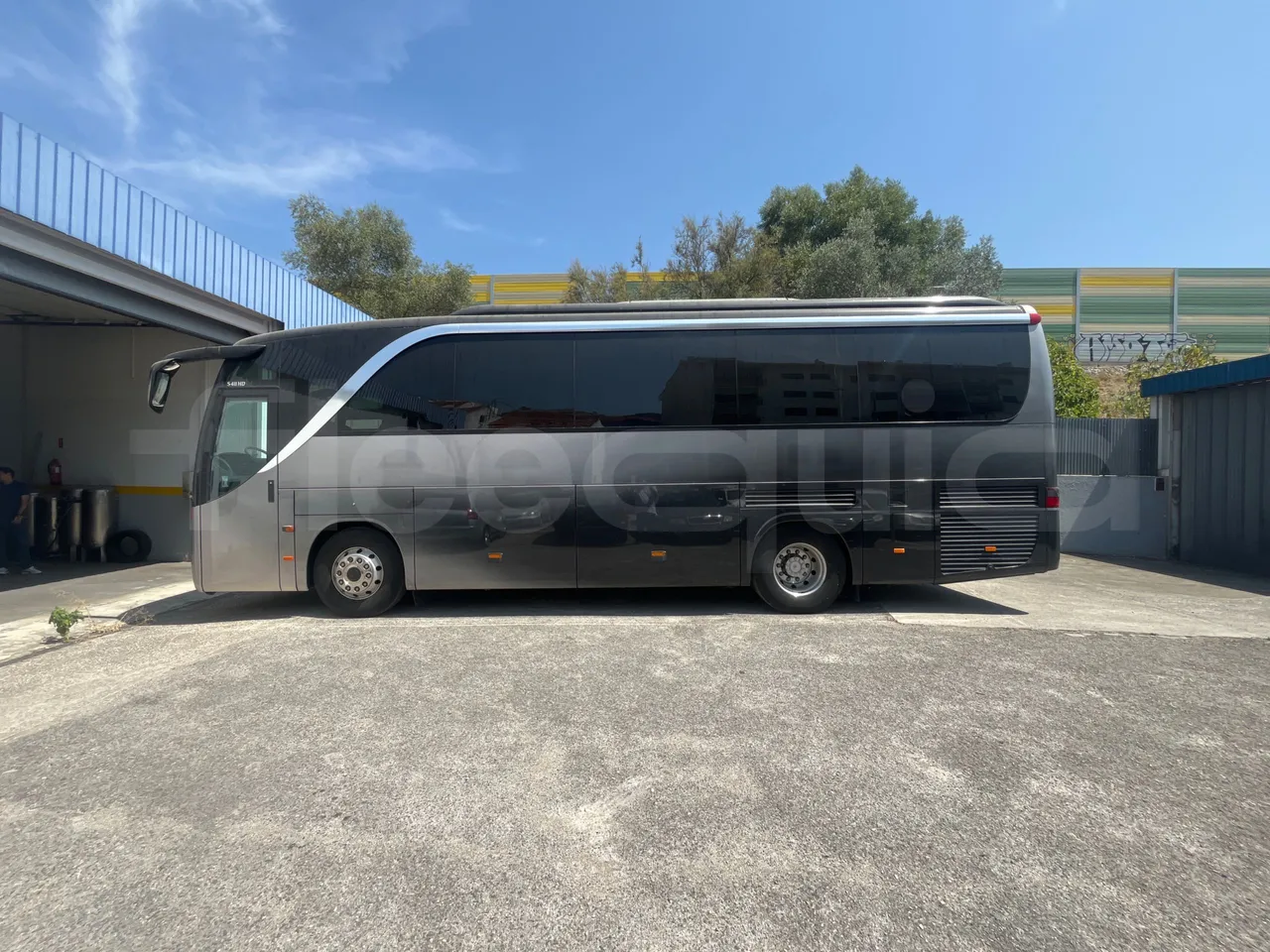 Setra S411 HD - under carpet photo