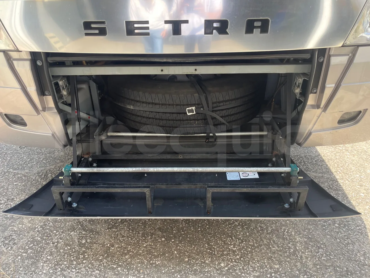 Setra S411 HD - front axle right side