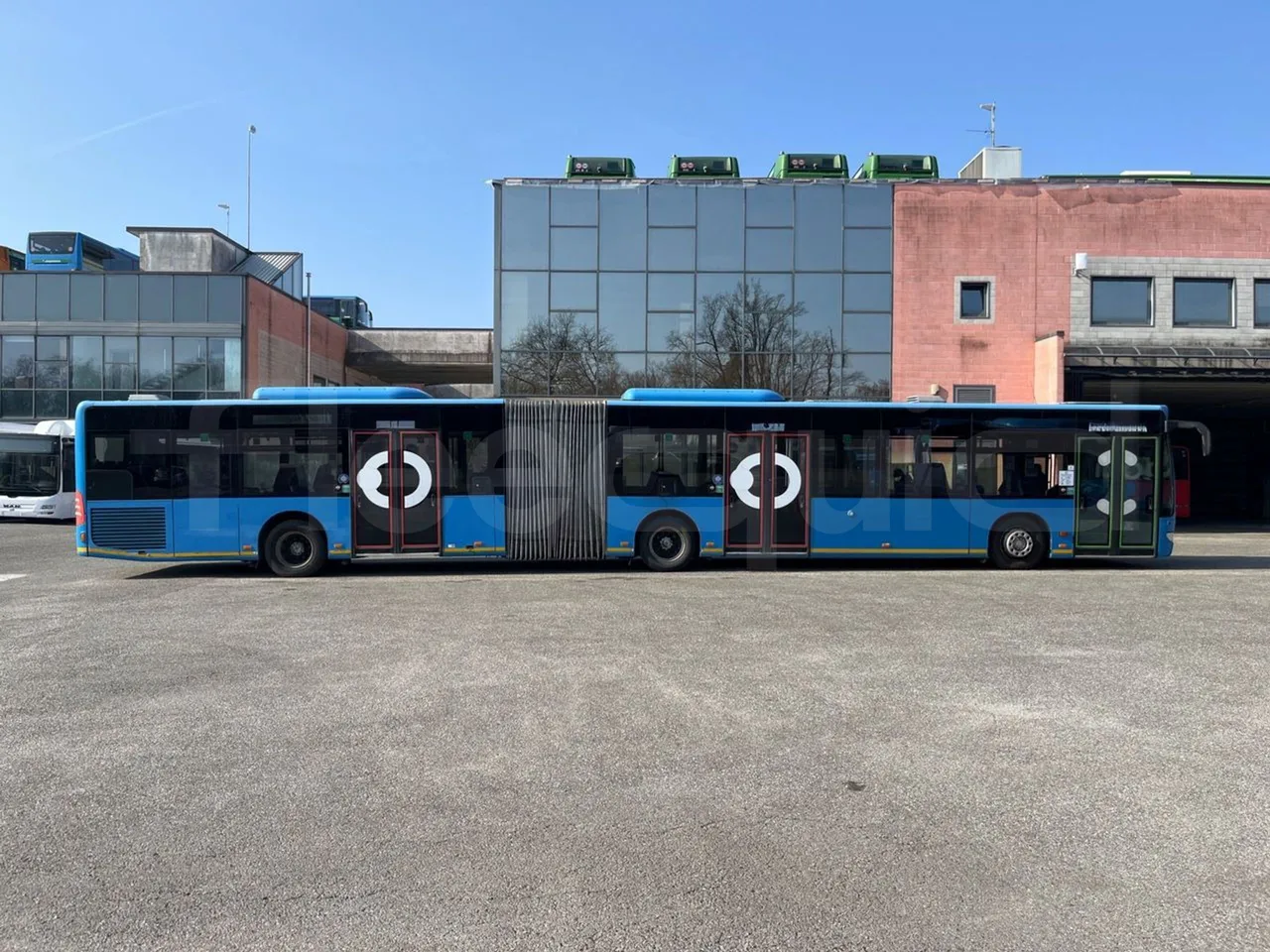 Mercedes-Benz Citaro G O530- Euro4 - 260kW - 17.940mt - right side doors closed