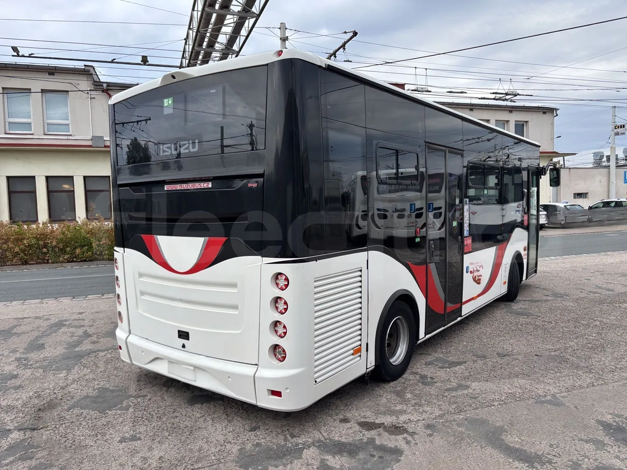 Isuzu Novo - 3/4 Rear Right Side