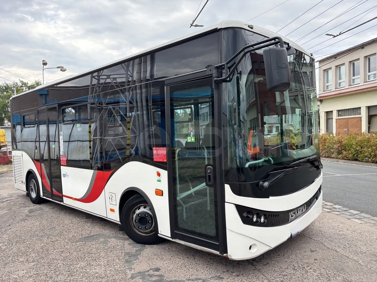 Isuzu Novo - Base cover photo