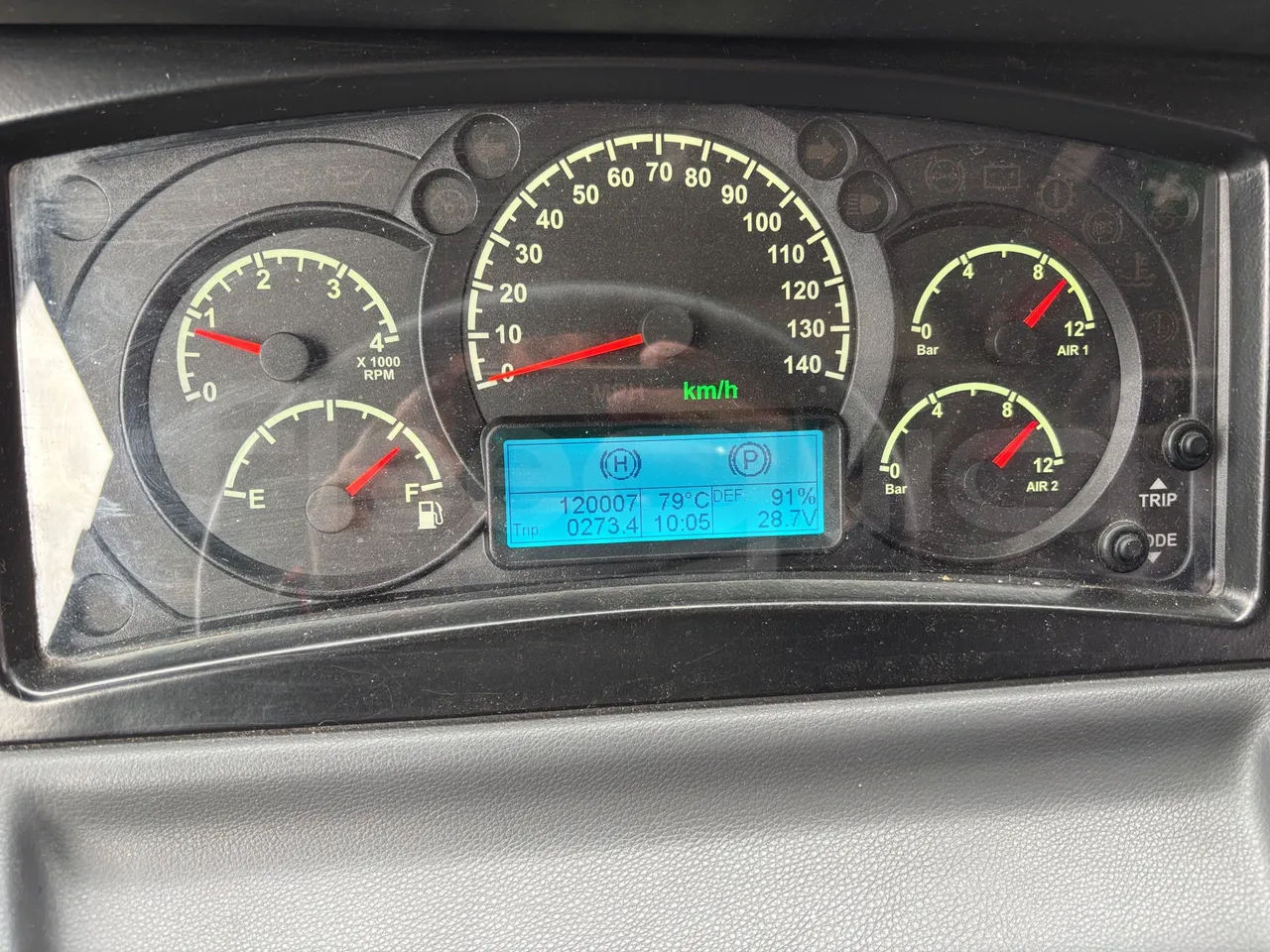 Isuzu Novo - Dashboard Engine On