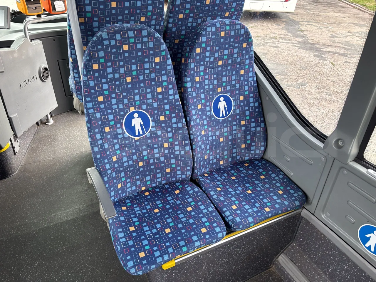 Isuzu Novo - Seats