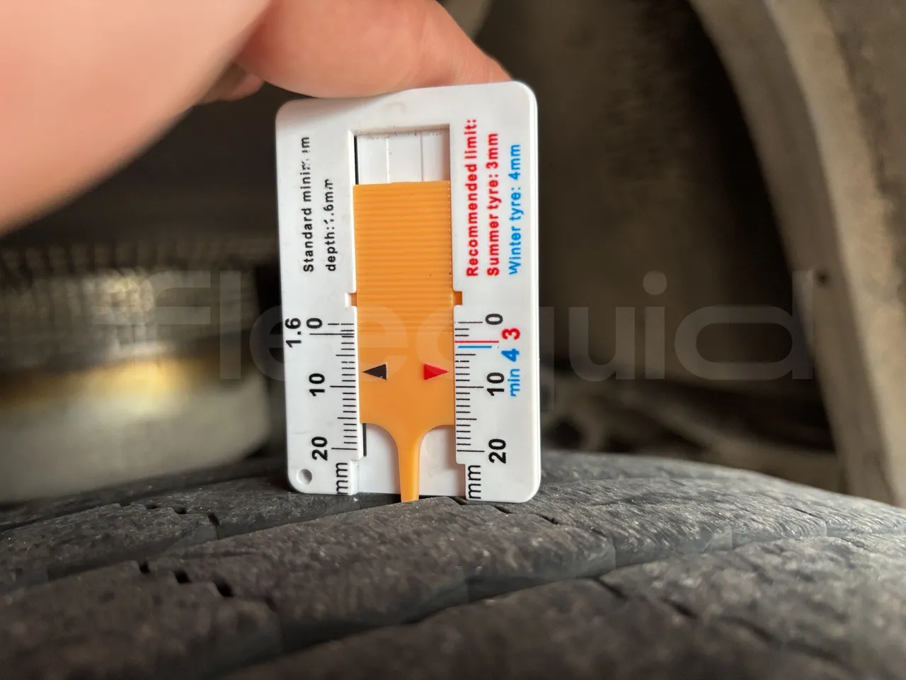 Isuzu Novo - Second Axle Left Side: Tyre Thickness