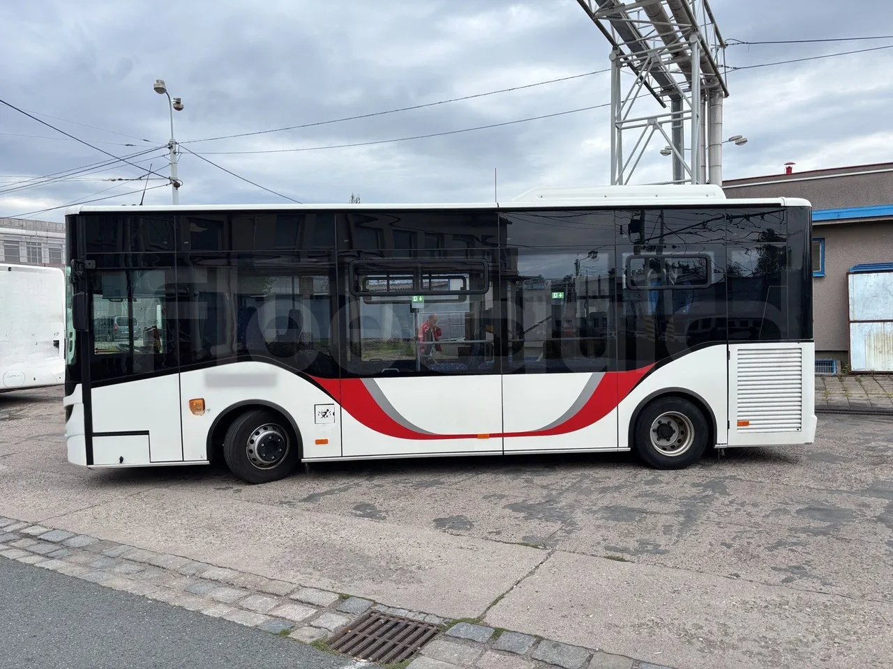 Isuzu Novo - Left Side
