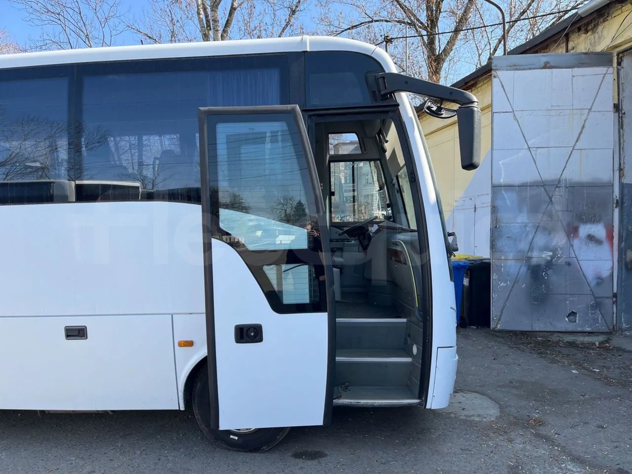 Isuzu Turquoise/Sb Anadolu - Euro 6 -140 kW - 7.720 mt - front door 1 open