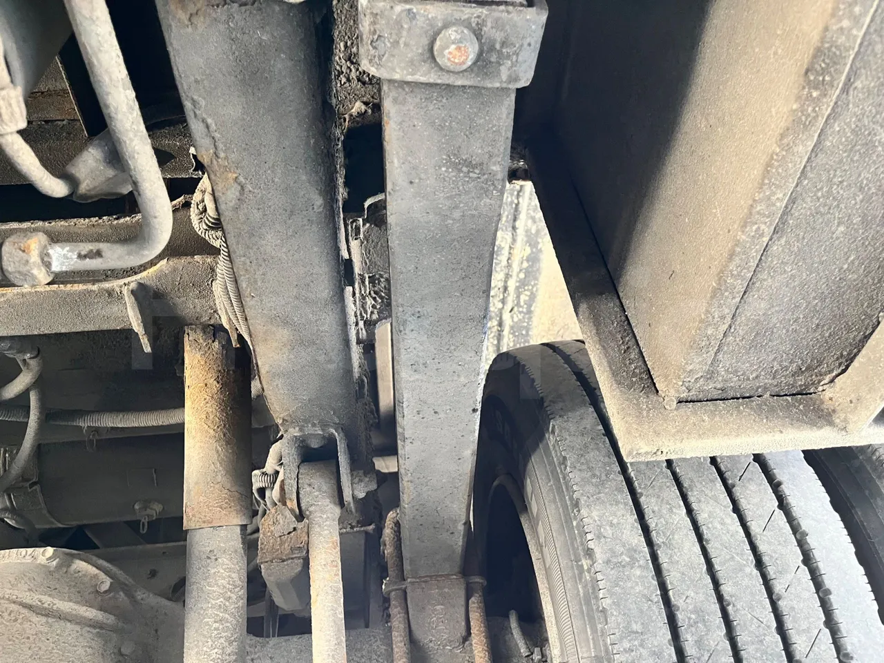 Isuzu Turquoise/Sb Anadolu - Euro 6 -140 kW - 7.720 mt - axel 2 air springs 1 left