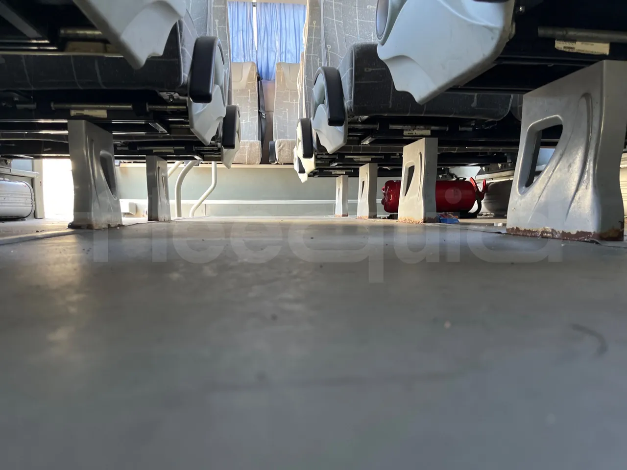 Isuzu Turquoise/Sb Anadolu - Euro 6 -140 kW - 7.720 mt - seat brackets photo