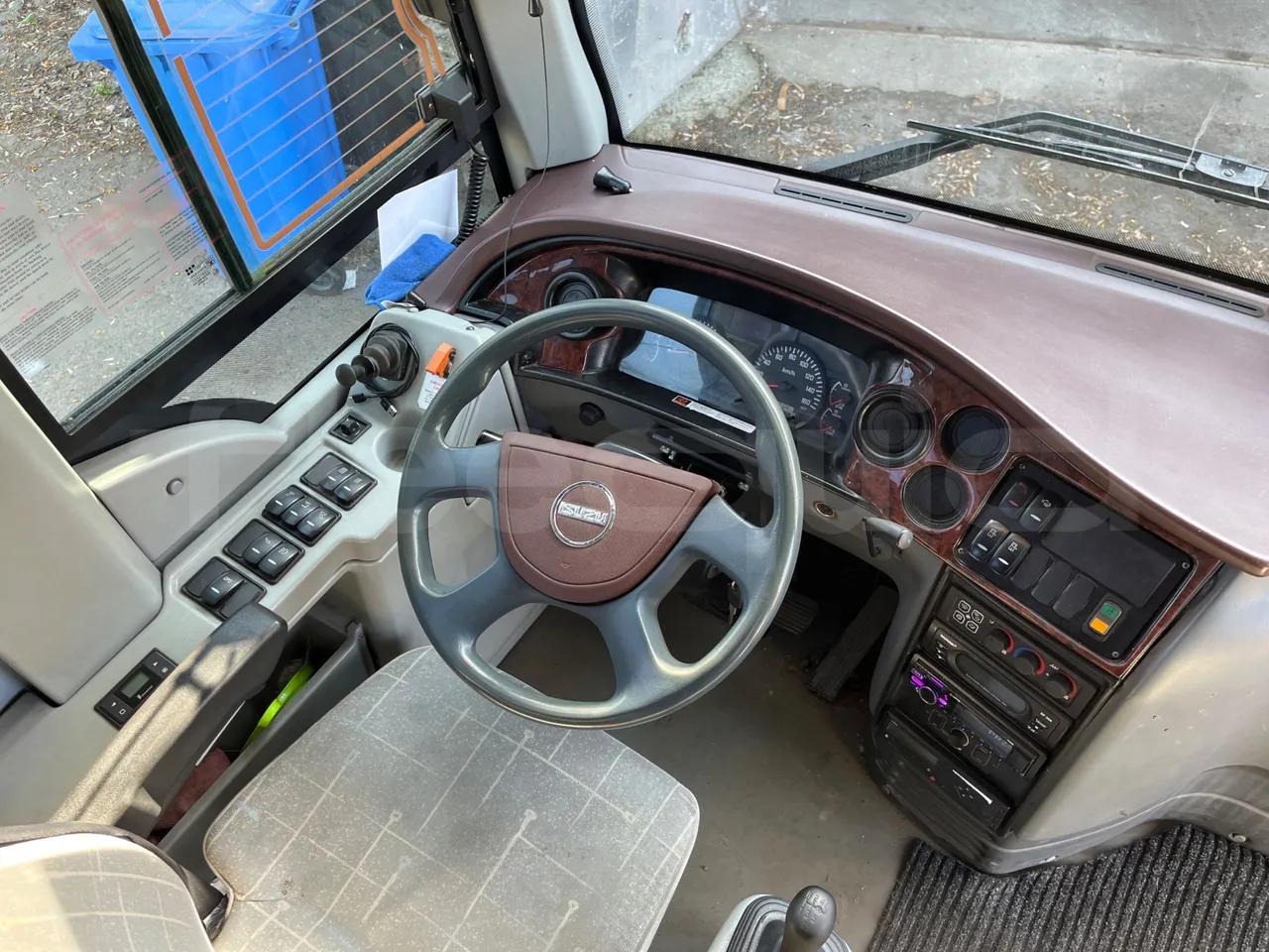 Isuzu Turquoise/Sb Anadolu - Euro 6 -140 kW - 7.720 mt - buttons panels on