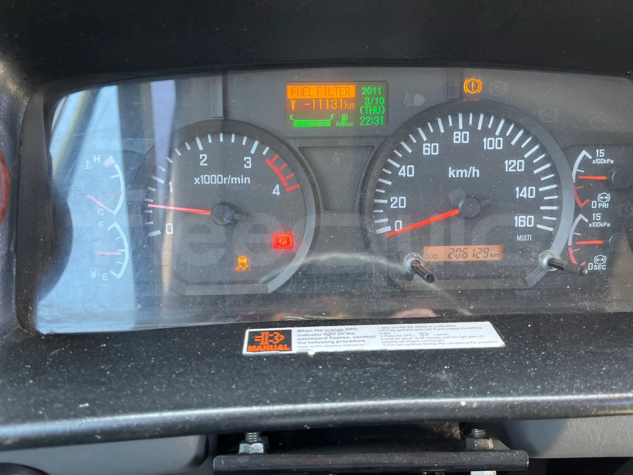 Isuzu Turquoise/Sb Anadolu - Euro 6 -140 kW - 7.720 mt - dashboard lights on