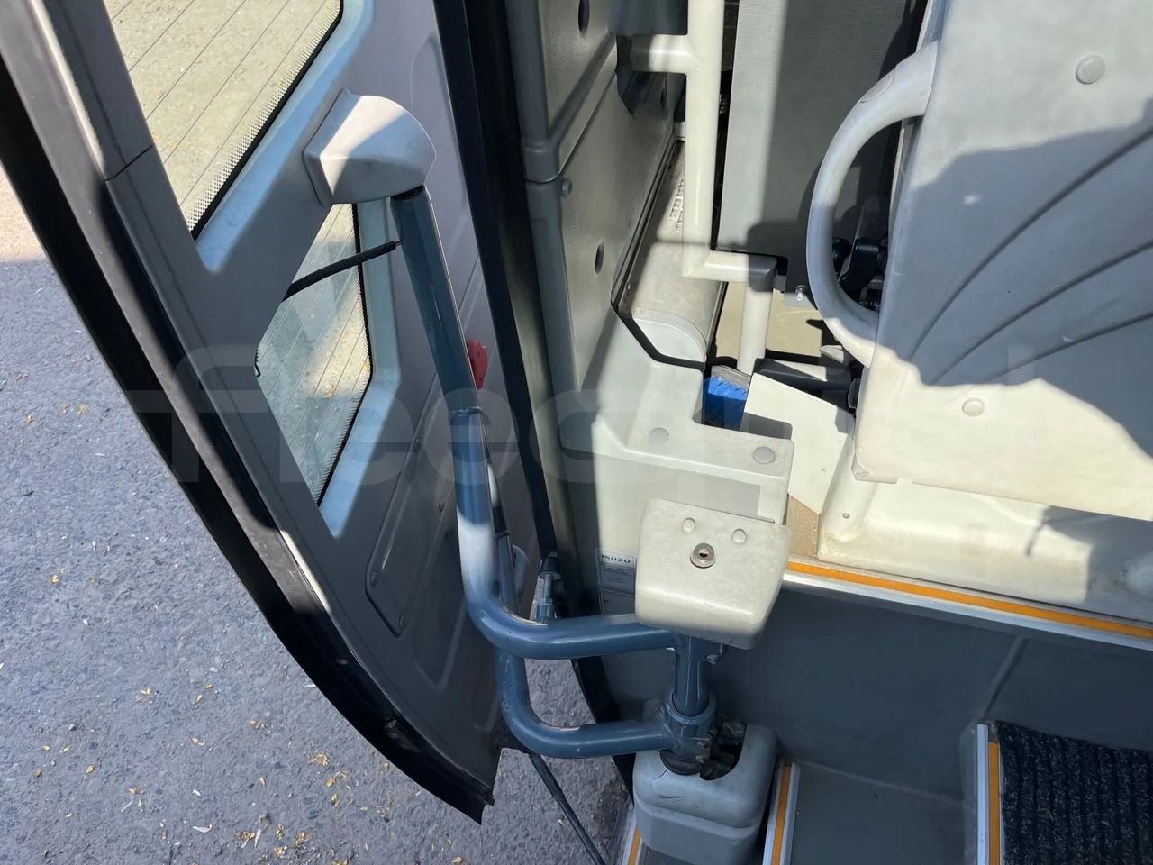 Isuzu Turquoise/Sb Anadolu - Euro 6 -140 kW - 7.720 mt - door mechanism photo