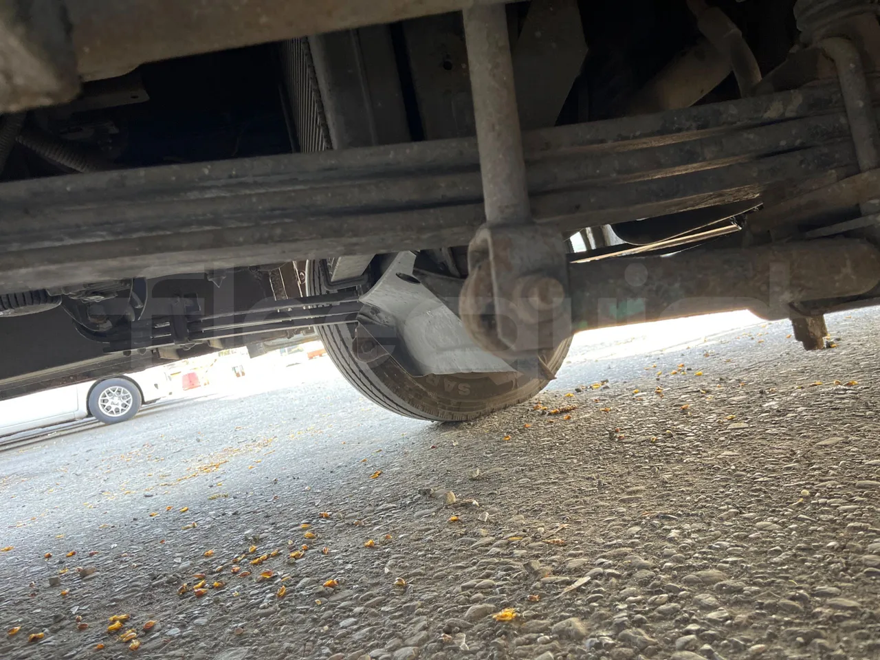 Isuzu Turquoise/Sb Anadolu - Euro 6 -140 kW - 7.720 mt - front air springs left