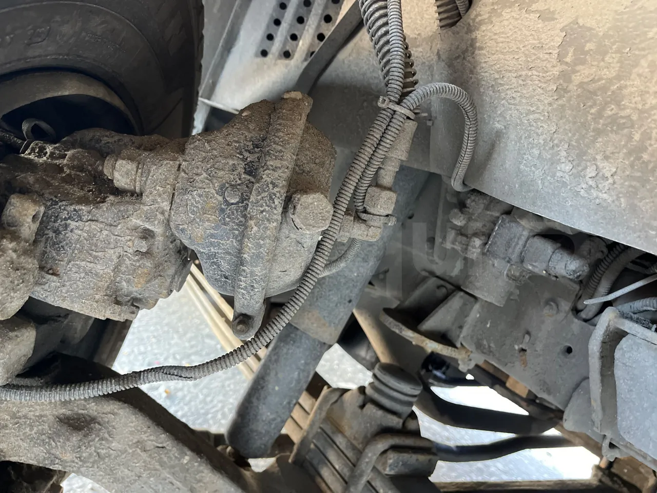 Isuzu Turquoise/Sb Anadolu - Euro 6 -140 kW - 7.720 mt - front brake calipers right