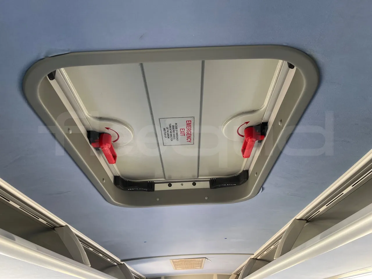 Isuzu Turquoise/Sb Anadolu - Euro 6 -140 kW - 7.720 mt - roof hatch 1