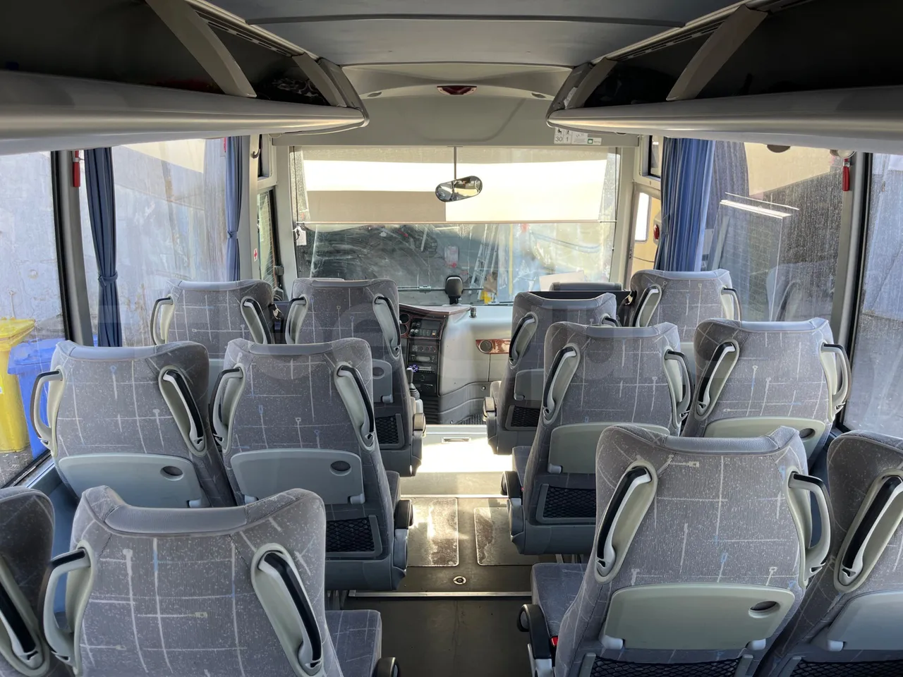 Isuzu Turquoise/Sb Anadolu - Euro 6 -140 kW - 7.720 mt - forward view middle aisle