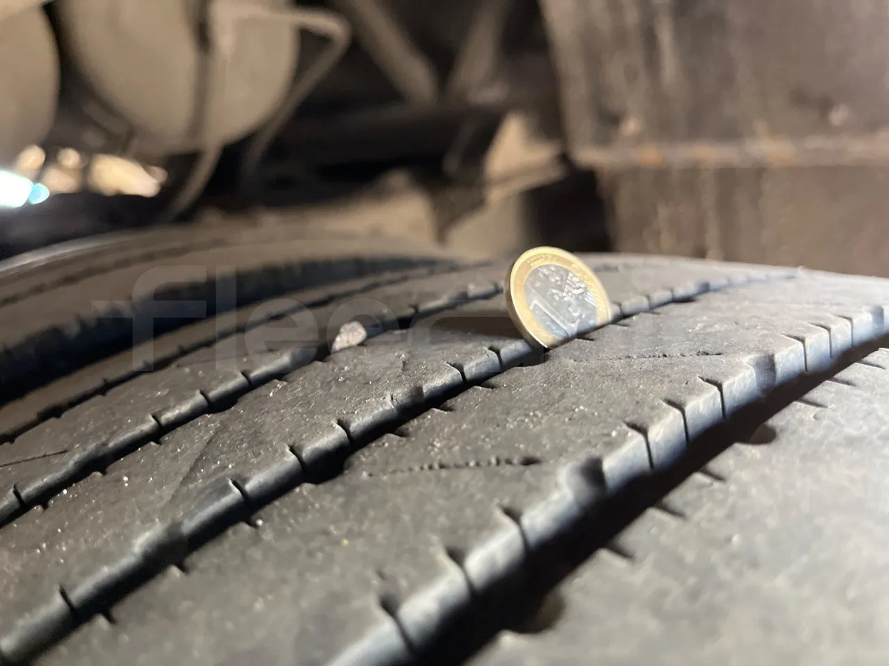 Isuzu Turquoise/Sb Anadolu - Euro 6 -140 kW - 7.720 mt - tread condition second axle tires left