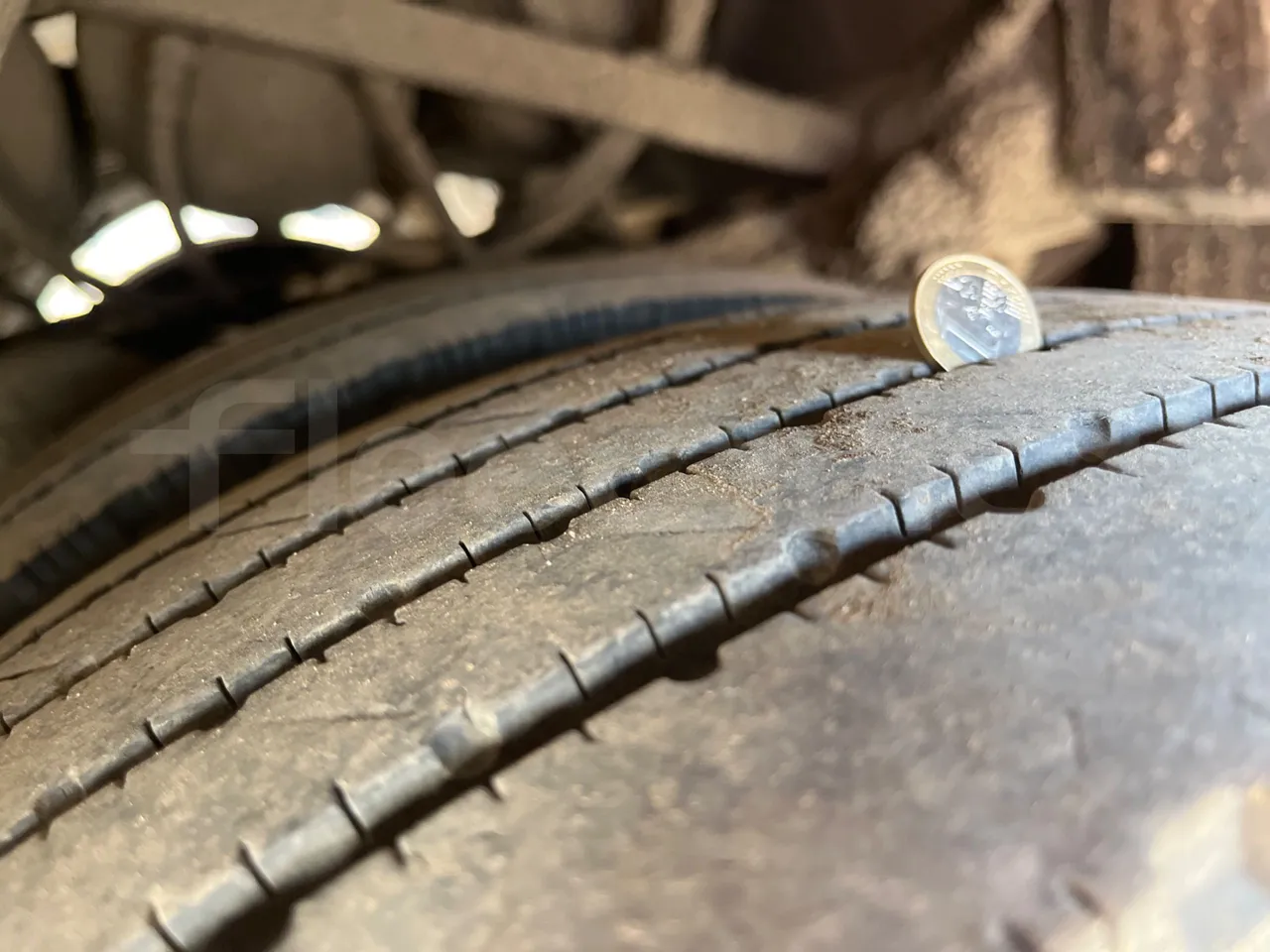 Isuzu Turquoise/Sb Anadolu - Euro 6 -140 kW - 7.720 mt - tread condition second axle tires right