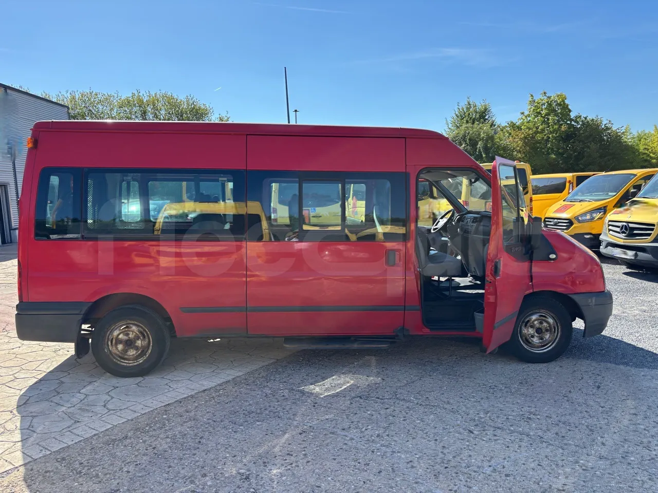 Ford Tourneo - Right Side Doors Open