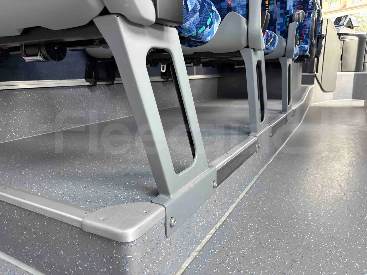 Setra S415 - seat brackets photo