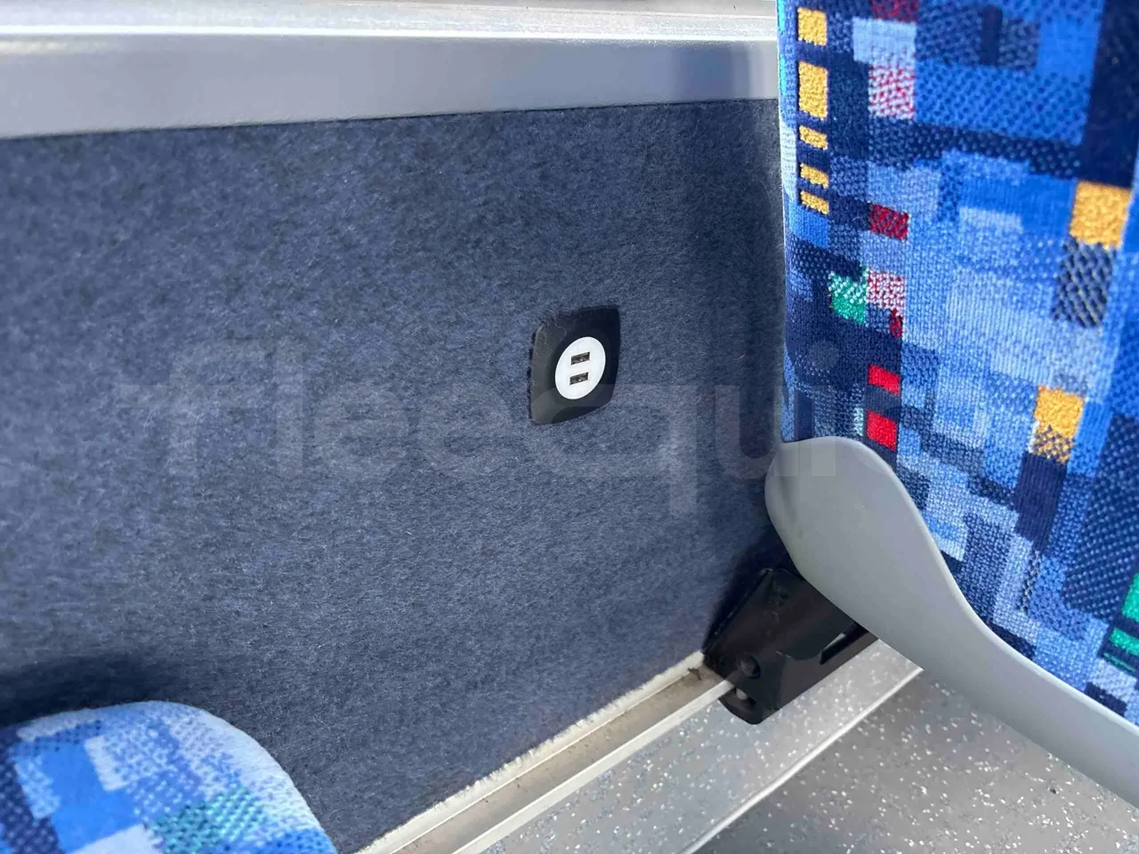 Setra S415 - usb charging detail