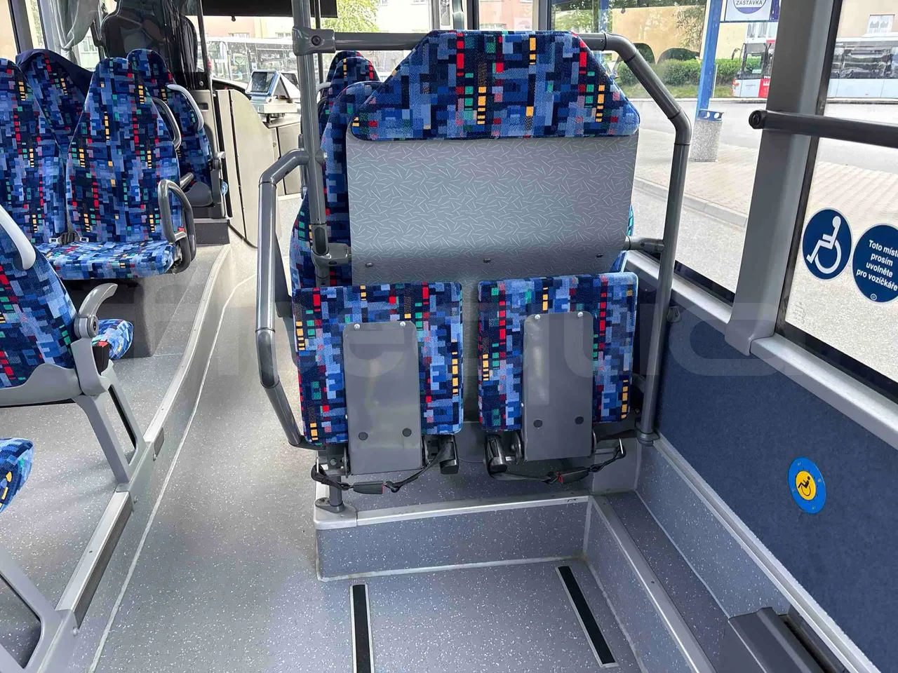 Setra S415 - folding seat photo
