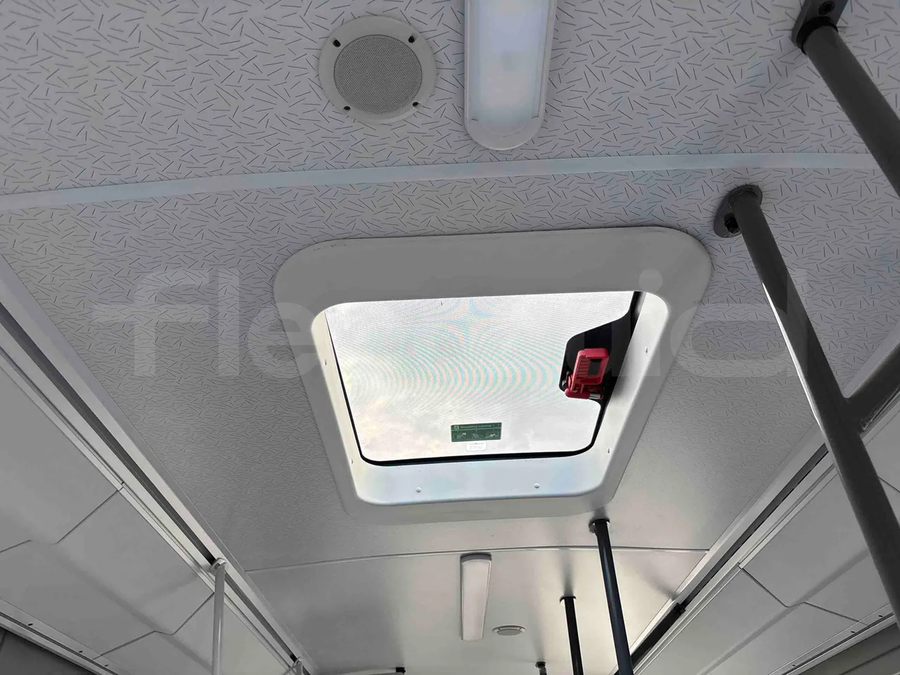 Setra S415 - roof hatch 1